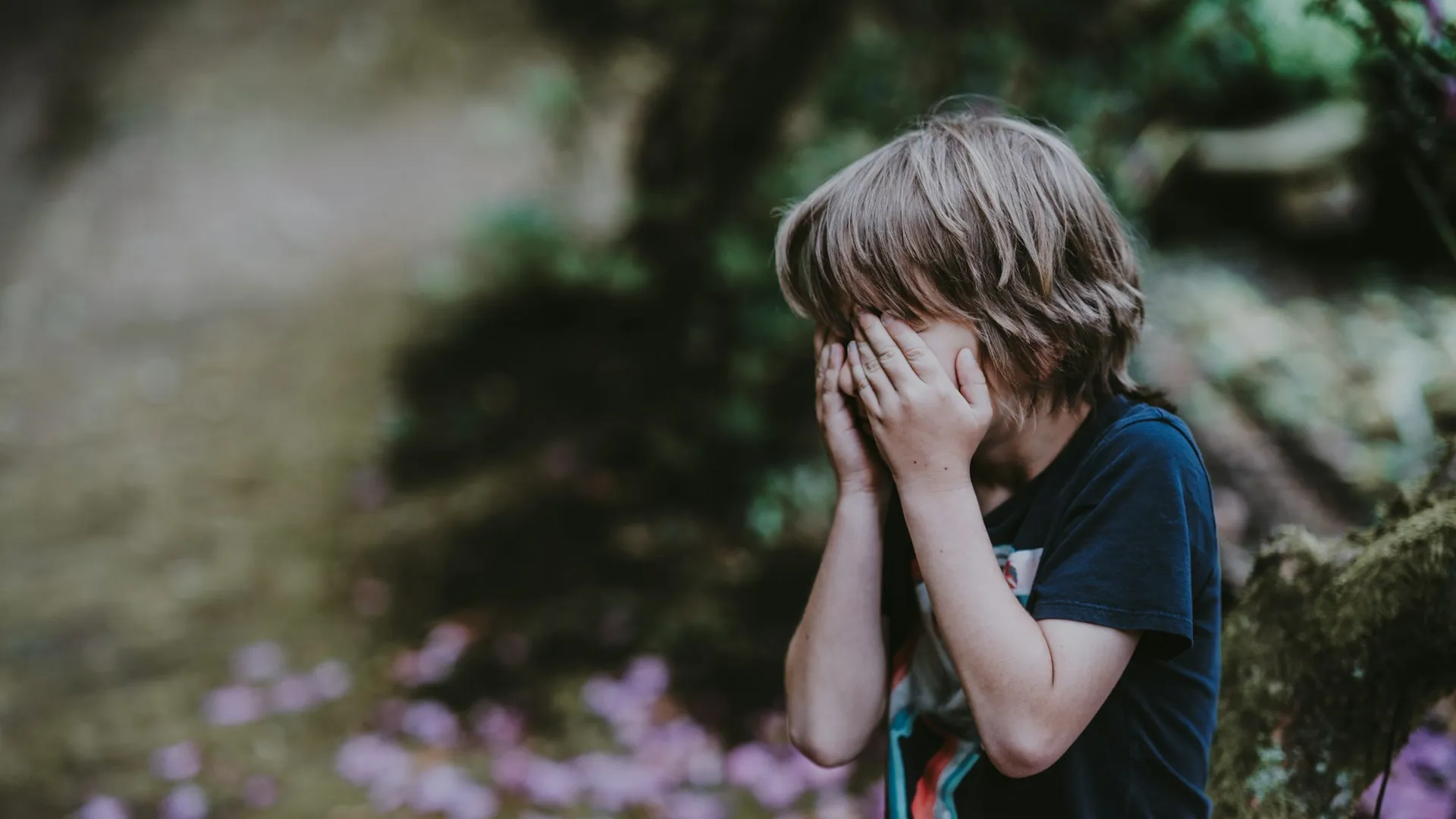 الصورة الرئيسية لمقال: تفسير حلم البكاء في المنام: ماذا يعني أن تبكي في الحلم؟