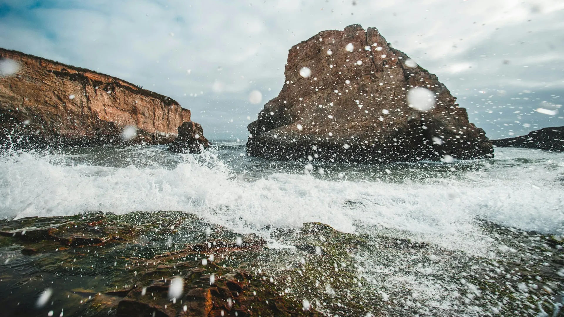 الصورة الرئيسية لمقال: تفسير حلم الغرق في البحر في المنام