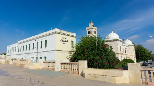 الصورة الرئيسية لمقال: تفسير حلم الهروب من المدرسة في المنام