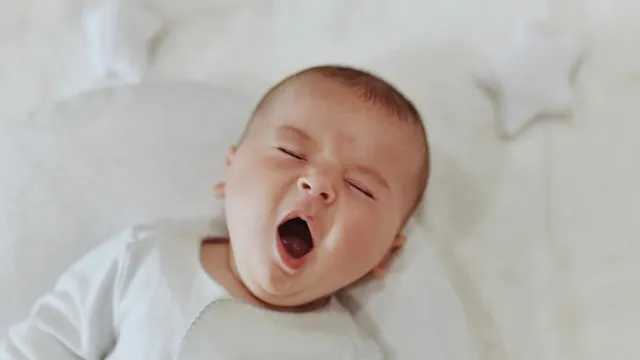 الصورة الرئيسية لمقال: تفسير حلم إرضاع طفل وخروج الحليب من الثدي في منام المرأة المتزوجة