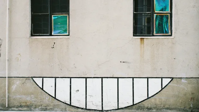 الصورة الرئيسية لمقال: تفسير حلم وقوع الأسنان في المنام